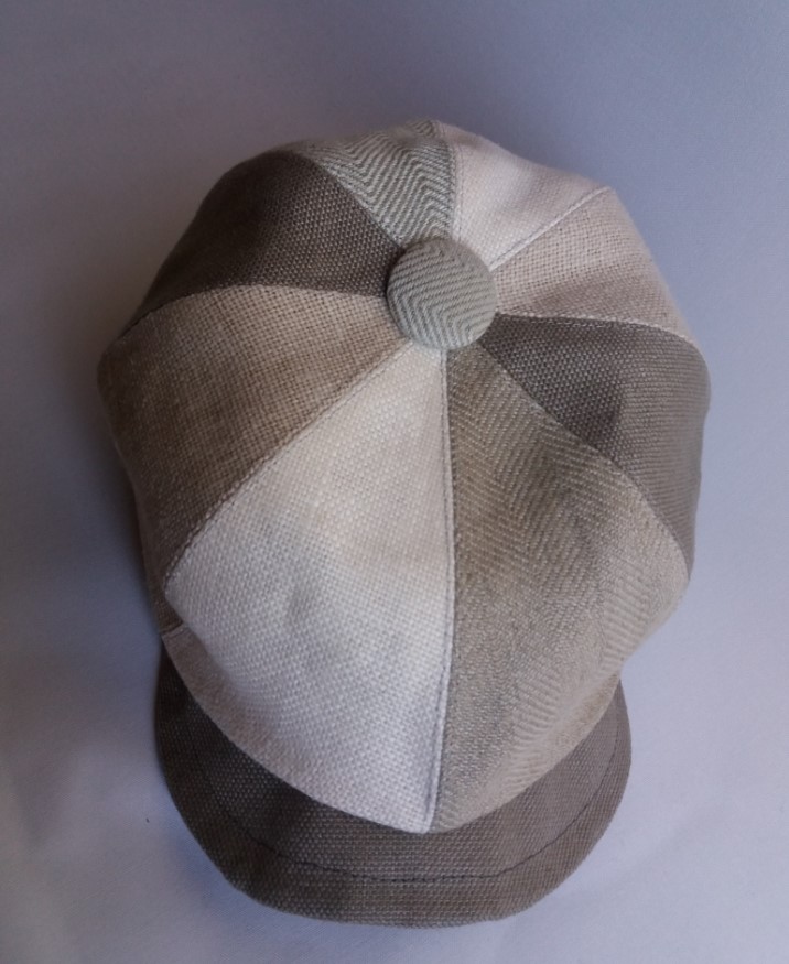 Casquette gavroche à 8 pans multicolore avec bouton